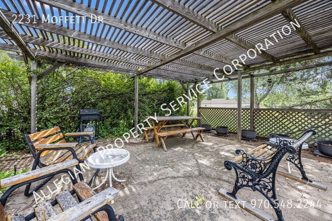 Building Photo - 2231 Moffett Dr