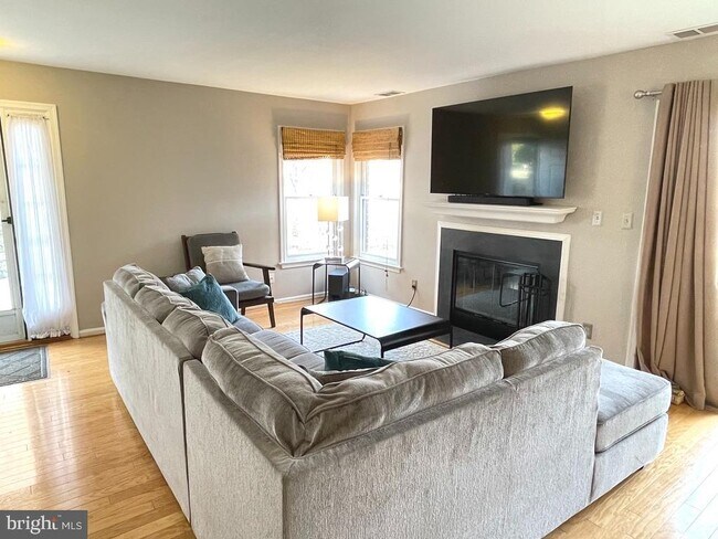 Foto del edificio - 7602 Lakeside Village Dr