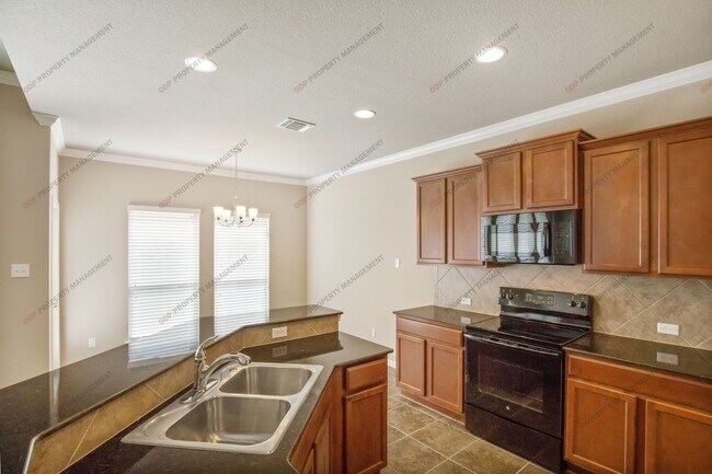 Building Photo - 5711 Blackstone Dr