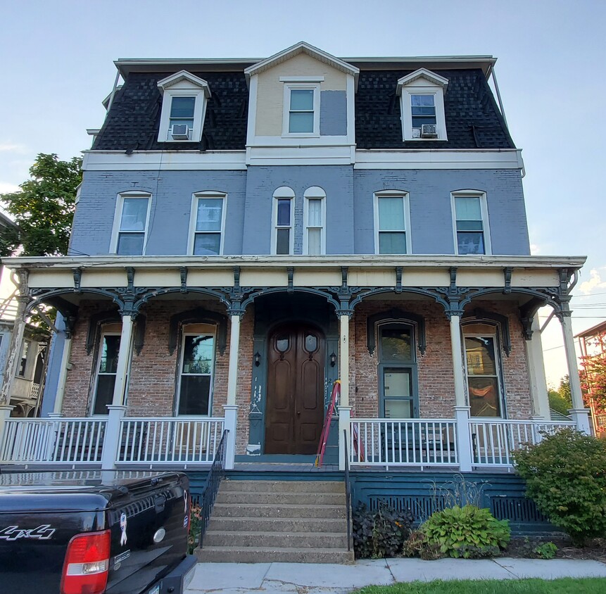 Building Photo - 29 N Union St