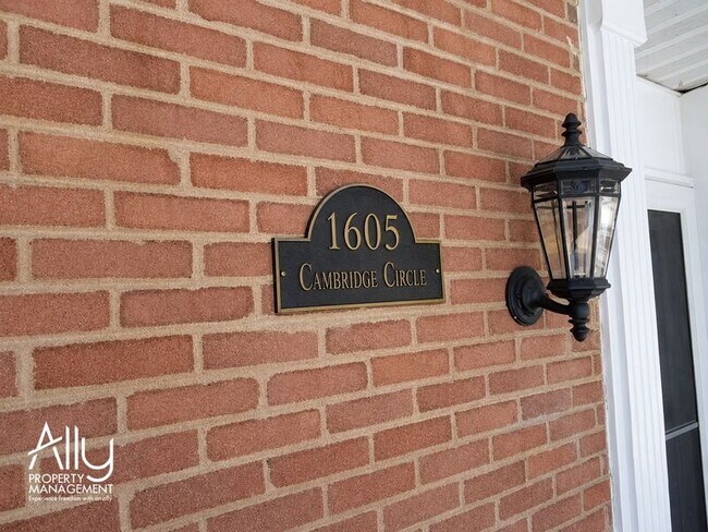Foto del edificio - 1605 Cambridge Cir