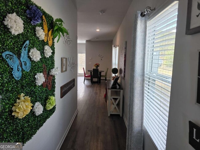 Foto del edificio - 7539 Knoll Hollow Rd