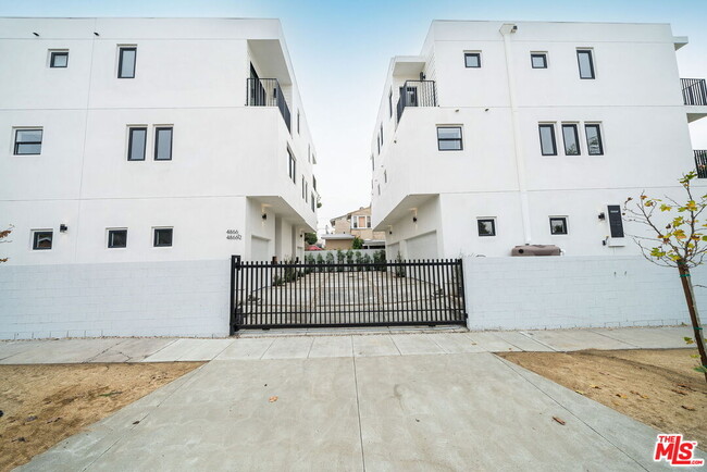 Foto del edificio - 4545 1/2 Pickford St