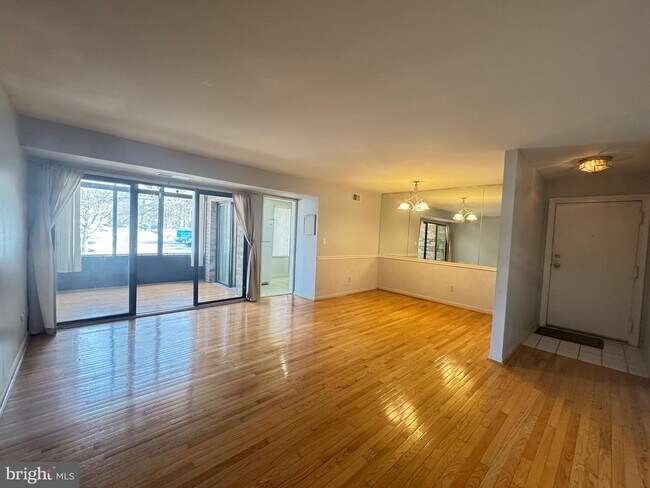 Foto del edificio - 5482 Cedar Ln