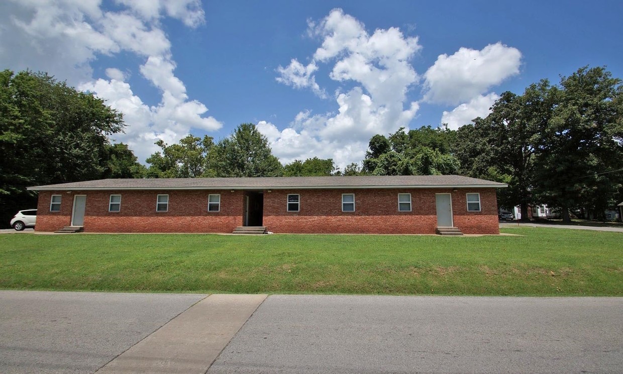 Primary Photo - Shawnee Apartments