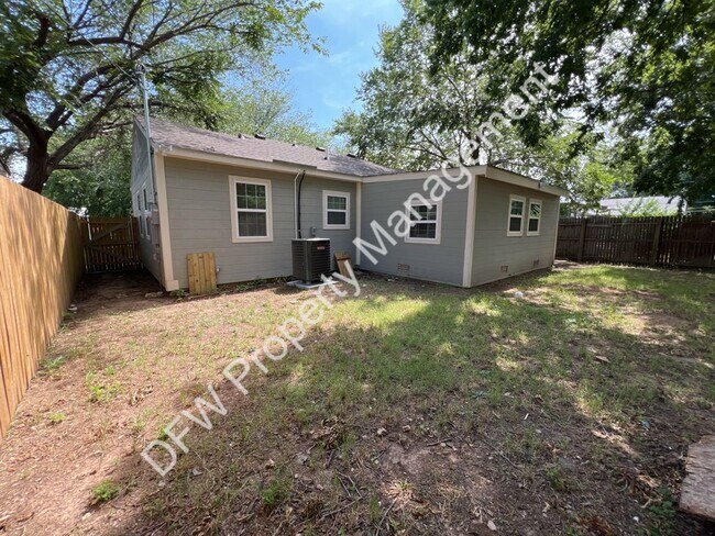 Building Photo - 1607 NW Irwin Ave