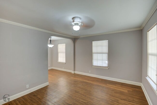 Building Photo - Shreveport - Charming 2-bedroom, 1-bath home