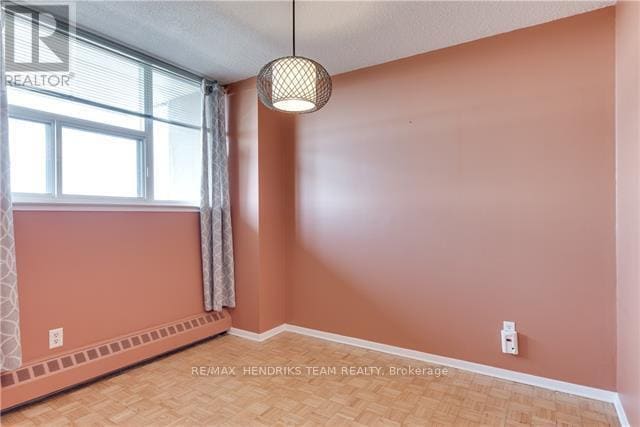 Building Photo - 215-215 Glenridge Ave