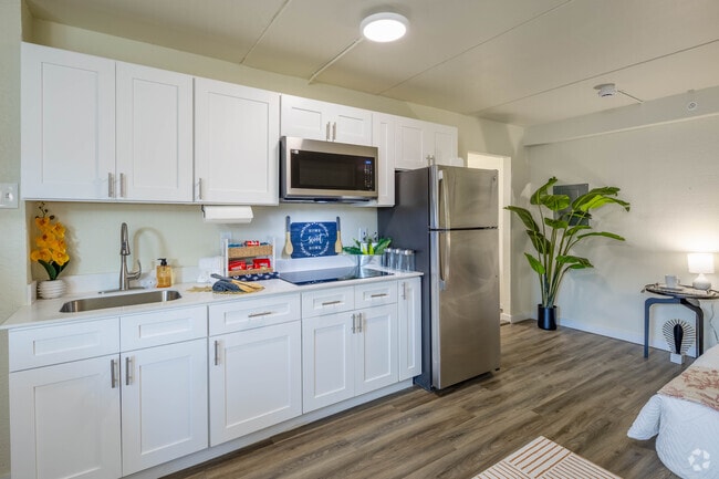 Interior Photo - Broad View