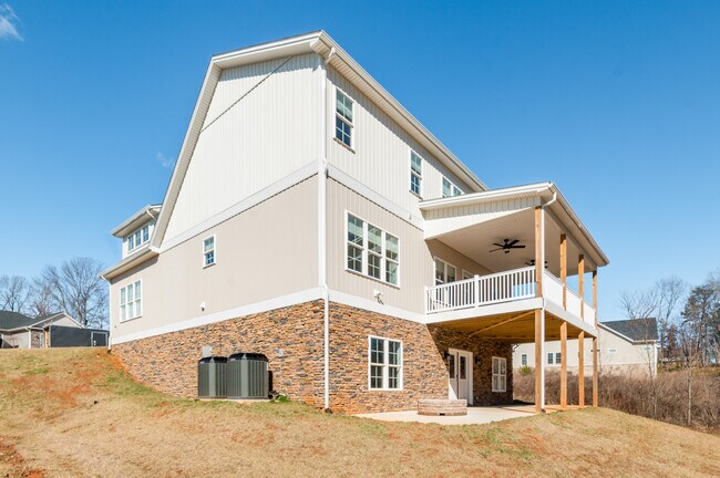 Building Photo - 102 Beech Tree Ln