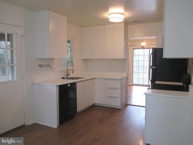 Building Photo - 4834 King Solomon Dr