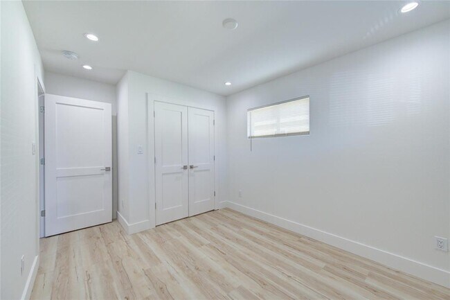 Foto del edificio - 7316 La Salette St