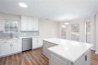 Building Photo - 4100 Chanticleer Dr NW