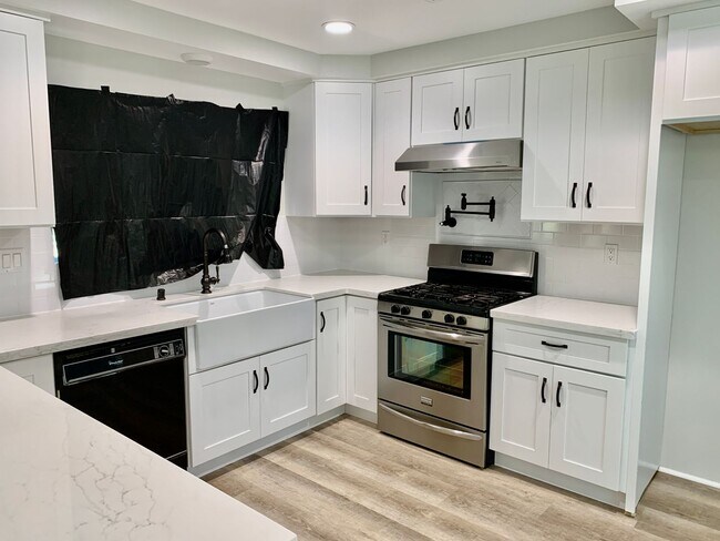 Foto del edificio - Newly Rebuilt 2 Story Home