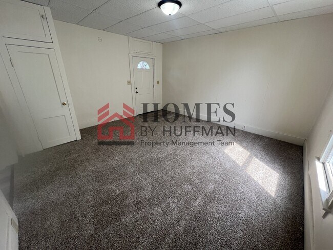 Building Photo - Westside Efficiency Unit | Downstairs