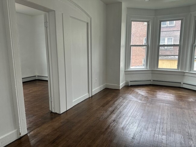 Building Photo - 28 Olive St