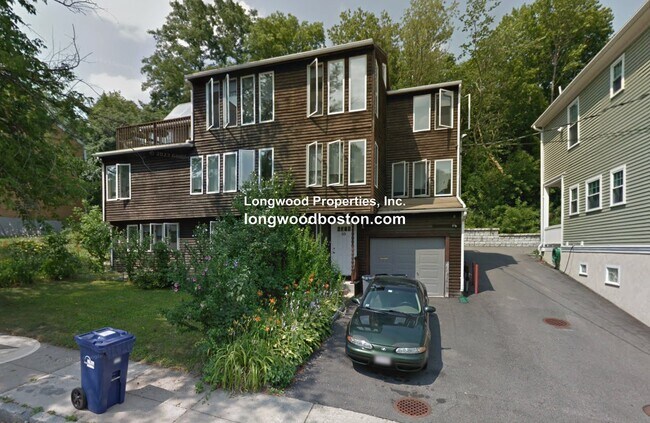 Building Photo - 33 Lawn St