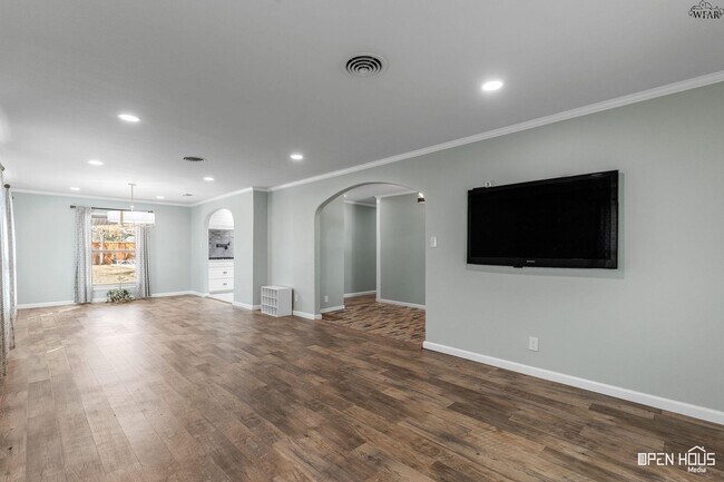 Building Photo - 3512 Juniper Ln