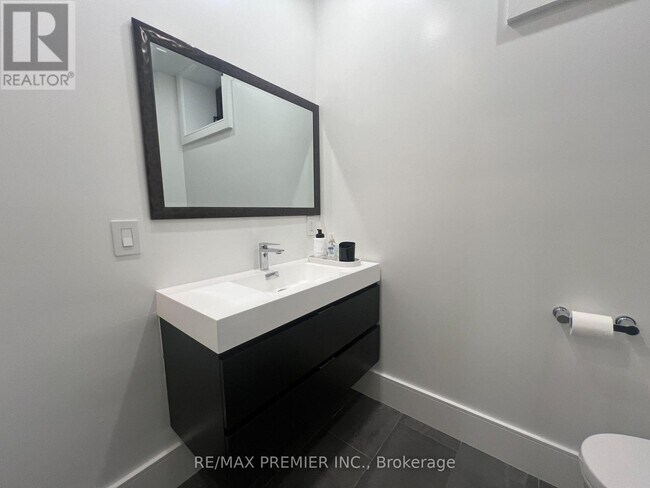 Building Photo - 7 Glen Eden Crescent