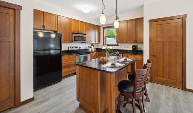 Foto del edificio - Stunning 2 level Condo in Exclusive St Pau...