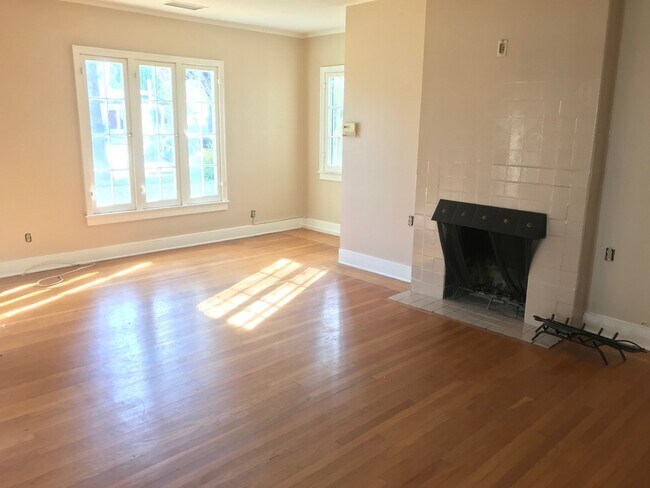 Photo - WOOD STREET BEAUTY!!! House