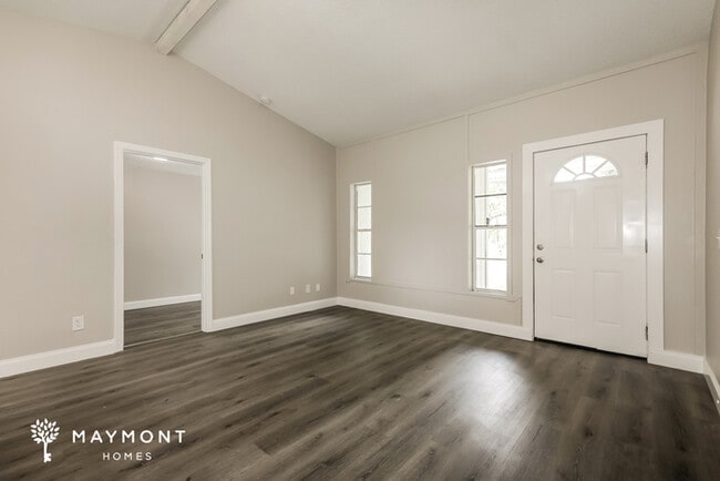 Building Photo - 1305 E Bay St