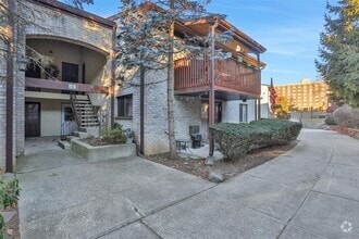 Building Photo - 10 Secora Rd