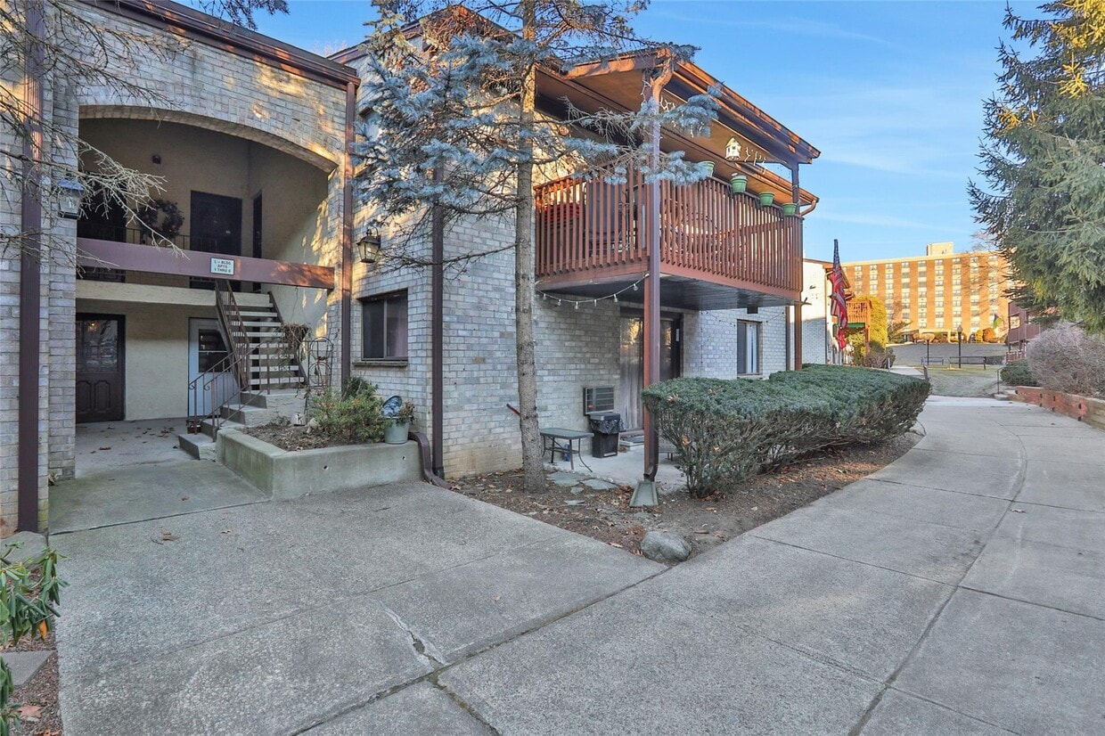 Primary Photo - 10 Secora Rd