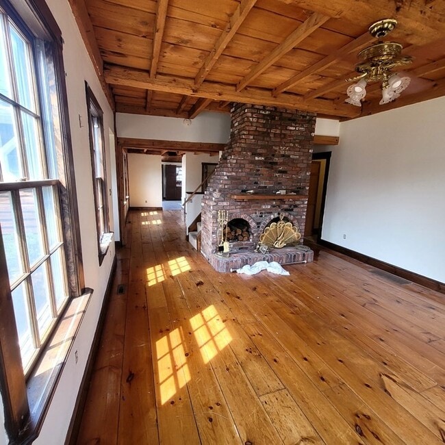 Building Photo - 220 E Squantum St