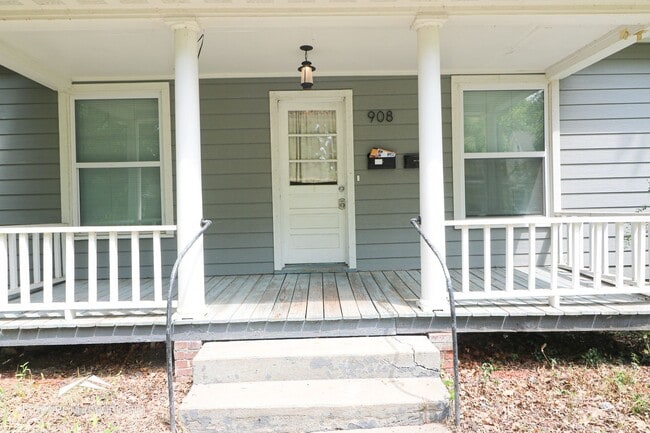 Building Photo - 908 Leavenworth St