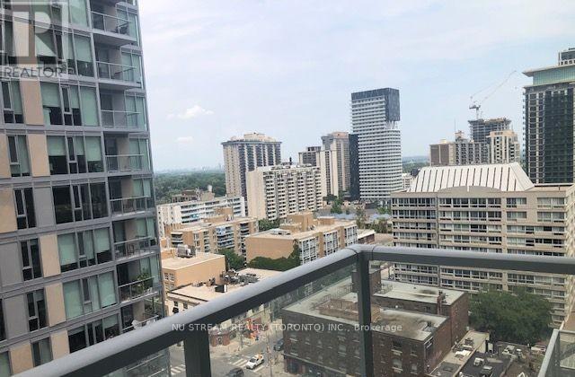 Photo du bâtiment - 33 Helendale Ave