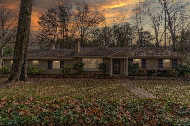Building Photo - Wonderful, Spacious 3 Bedroom Rancher in R...