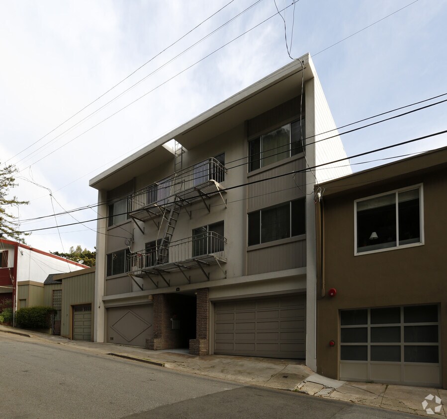 Building Photo - 33 Miguel St