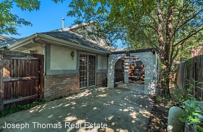 Building Photo - 3 br, 2 bath House - 1001 S 250 W Unit A
