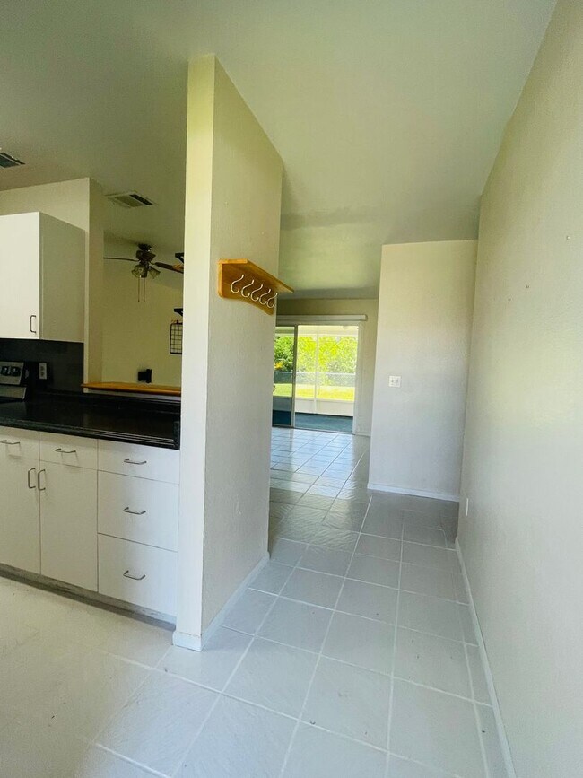 Foto del edificio - PORT CHARLOTTE ANNUAL RENTAL