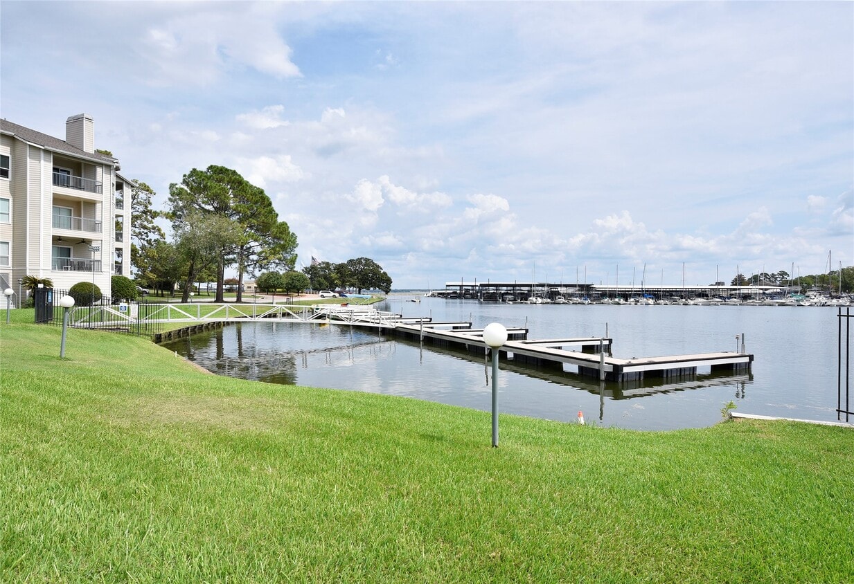 Primary Photo - 12800 Melville Dr