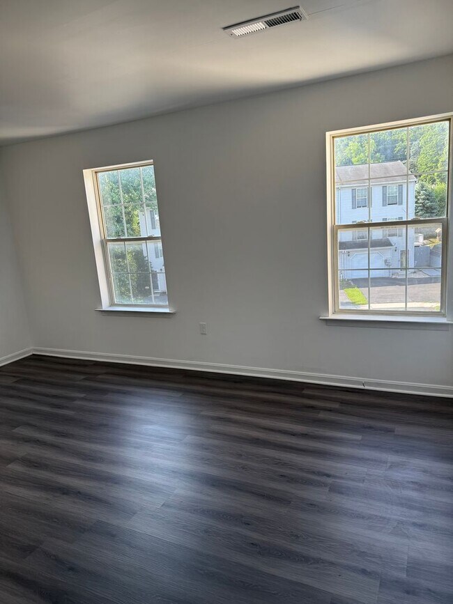 Foto del edificio - 3 Bedroom Town Home In Etters PA