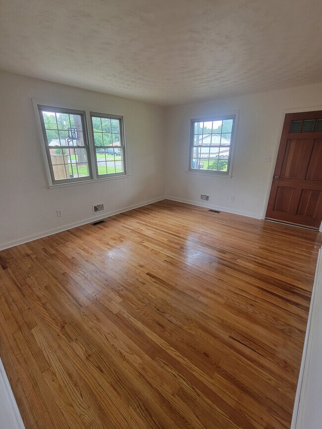 Foto del edificio - 1003 White Pine Dr
