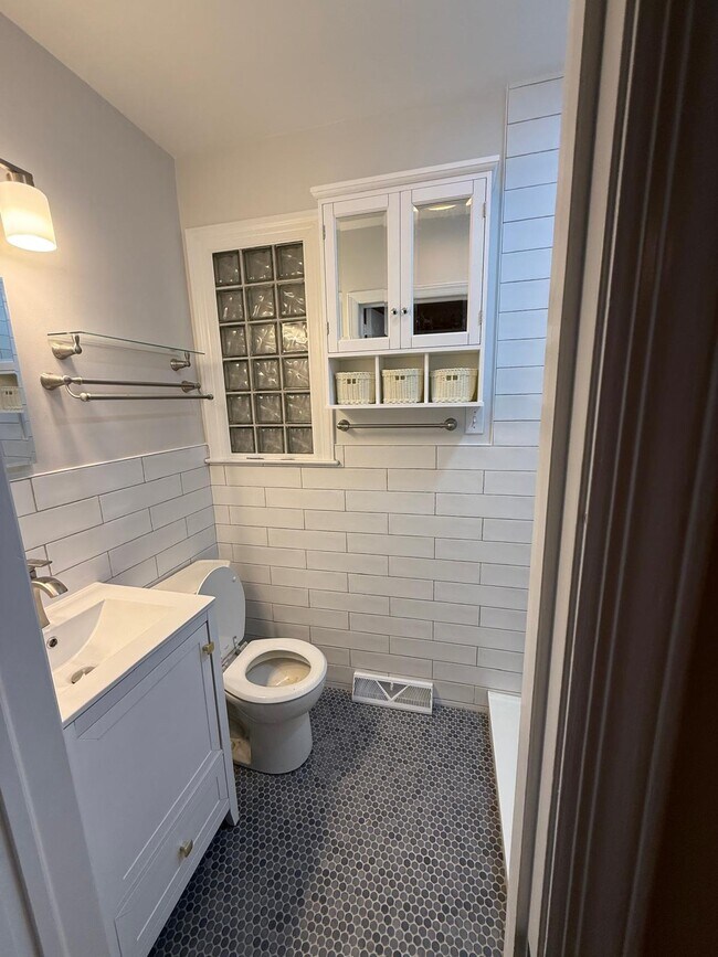 Foto del edificio - 2110 Villa Dr