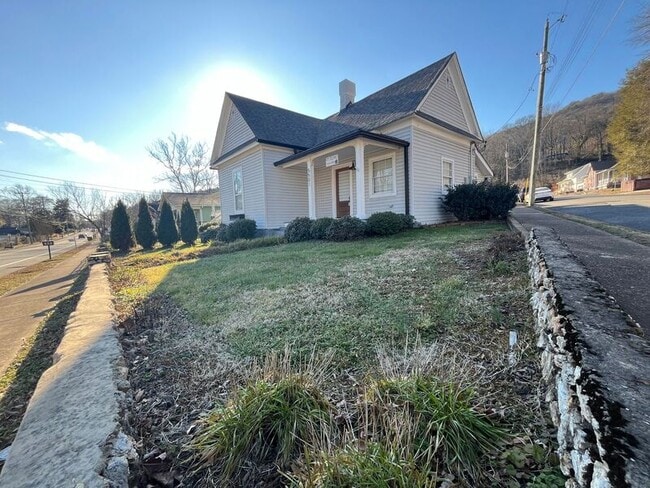 Building Photo - 5501 St Elmo Ave