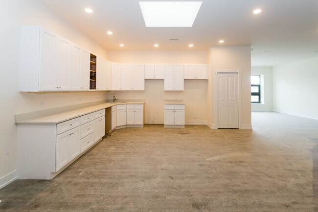 Foto del edificio - 4300 W Montrose Ave