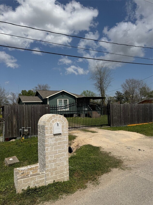 Primary Photo - 11013 Pandora Dr