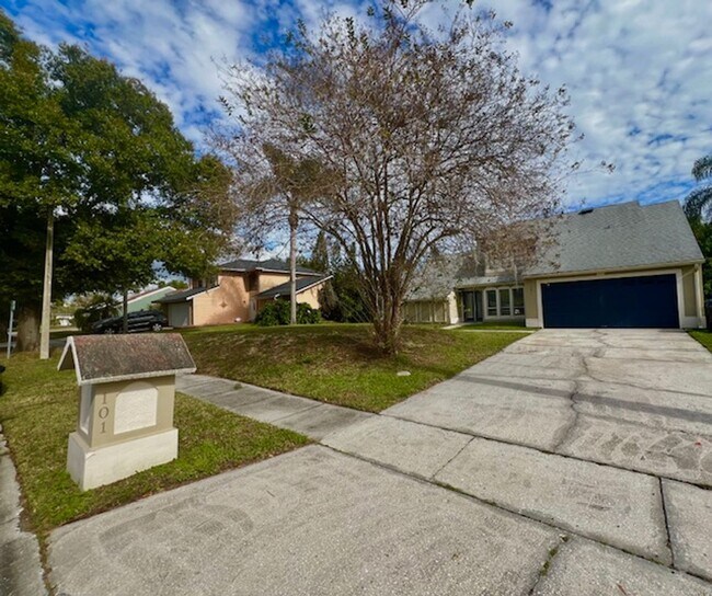 Foto del edificio - MOVE IN NOW! FRESH Paint & new flooring! L...