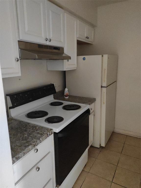 Building Photo - 12500 Sandpiper Dr