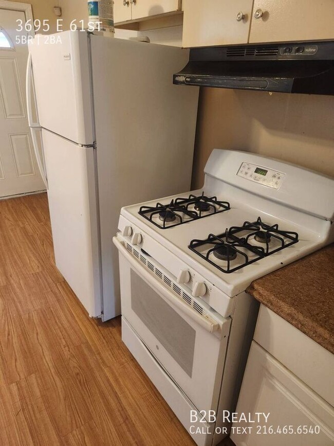 Foto del edificio - 3695 E 61st-