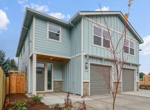 Building Photo - 1319 Oppek St NE