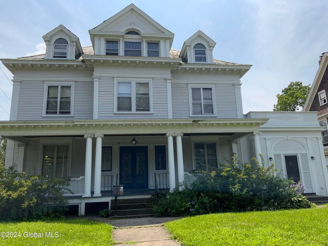 1238 Union St Unit 3, Schenectady, NY 12308 Room for Rent in