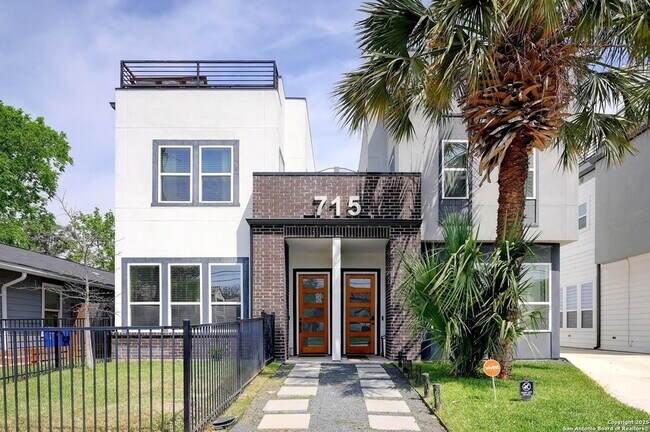 Foto del edificio - 715 Eleanor Ave