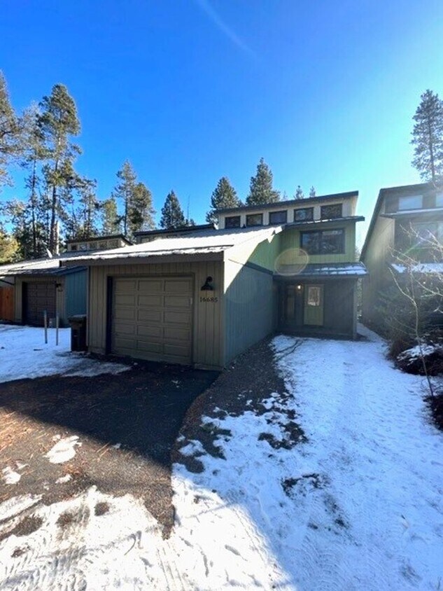 Primary Photo - *FURNISHED* 16685 Wagon Trail in River Mea...