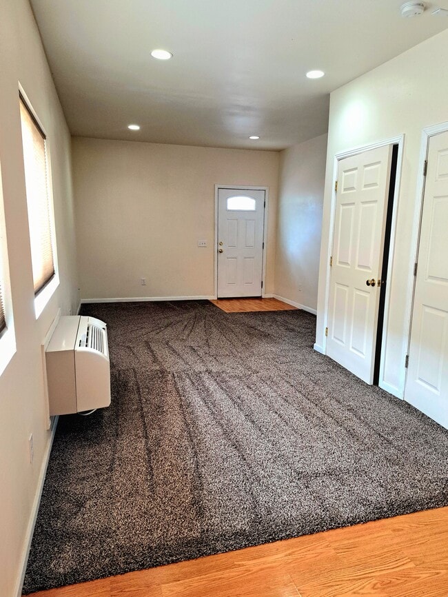 Building Photo - 101 Center St